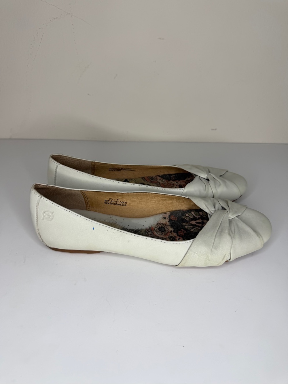 Born Ballet Flats Shoes women’s Size 9.5M/W twisted front slip on Ivory leather